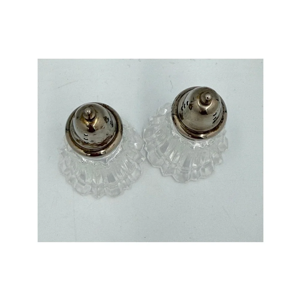 Vintage Pressed Glass Salt Pepper Shakers Ribbed Silver Tone Tops 3